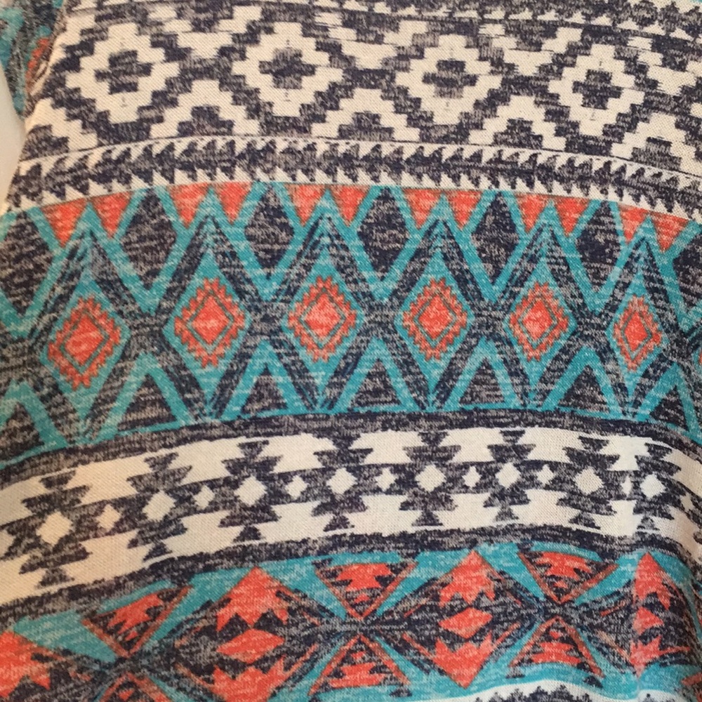 Aztec style top - Picture 3 of 3